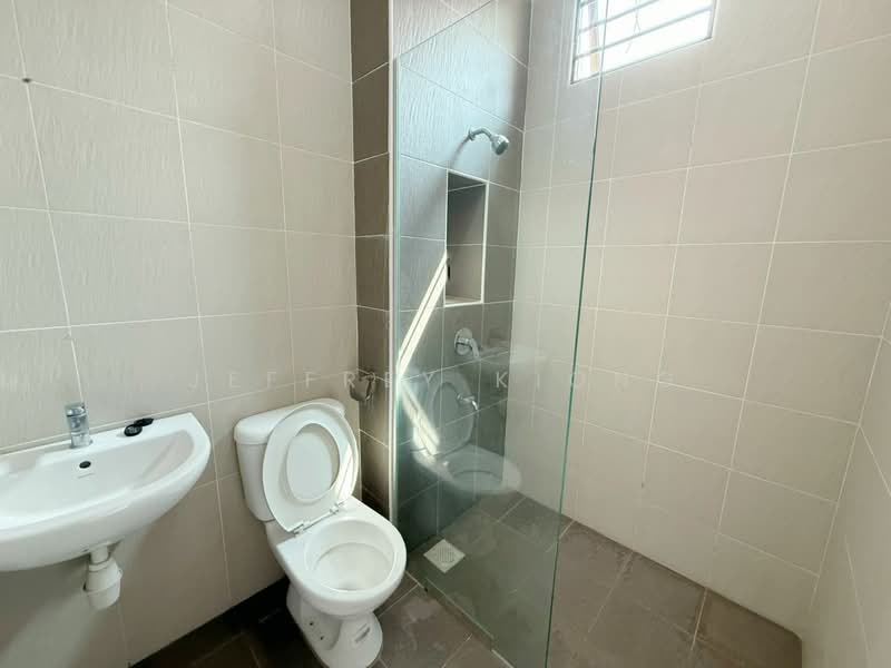 2-storey Terraced House for Sale in Taman Impian Emas (Skudai) - Jeffrey Kiong - Bathroom - PropertyGuru.com.my