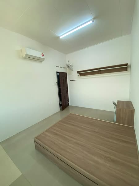 Rumah Teres 2 Tingkat untuk Disewa di Taman Puteri Wangsa (Ulu Tiram) - JOANNE YONG - Bedroom - PropertyGuru.com.my