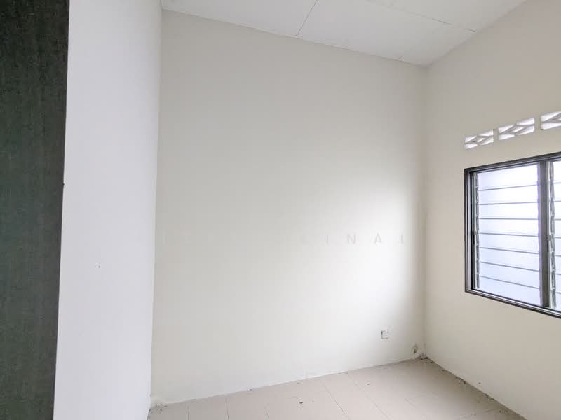 1-storey Terraced House for Sale in Kampung Batu 9 Kebun Baru (Telok Panglima Garang) - Fitri Zainal - Bedroom 3 - PropertyGuru.com.my