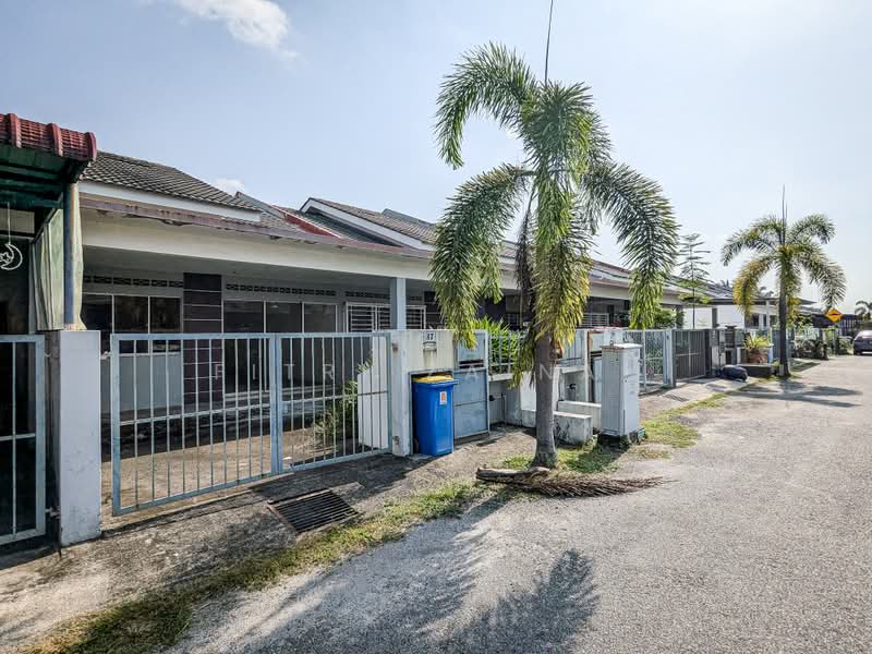 1-storey Terraced House for Sale in Kampung Batu 9 Kebun Baru (Telok Panglima Garang) - Fitri Zainal - Frontage - PropertyGuru.com.my