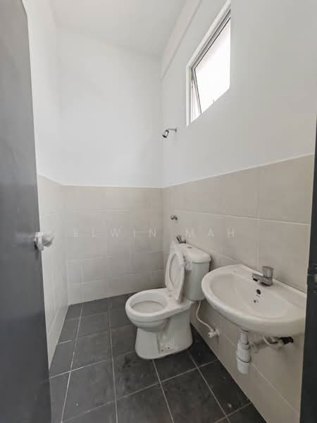 2-storey Terraced House for Sale in Taman Scientex Rawang (Rawang) - Elwin Mah - Bathroom - PropertyGuru.com.my