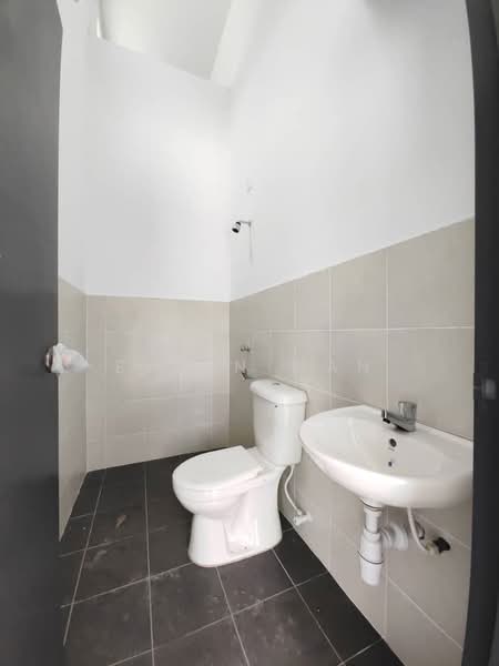 2-storey Terraced House for Sale in Taman Scientex Rawang (Rawang) - Elwin Mah - Bathroom - PropertyGuru.com.my