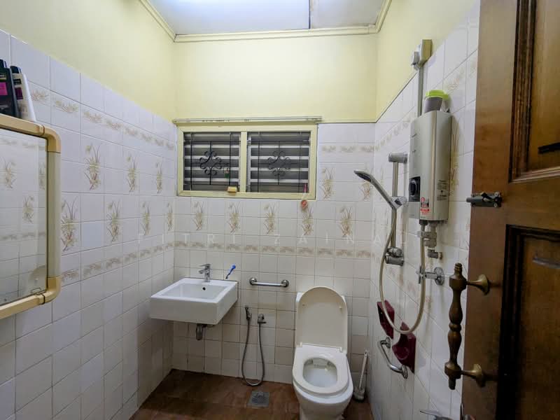 Rumah Banglo untuk Dijual di SS3 (Petaling Jaya) - Fitri Zainal - Bathroom 1 - PropertyGuru.com.my