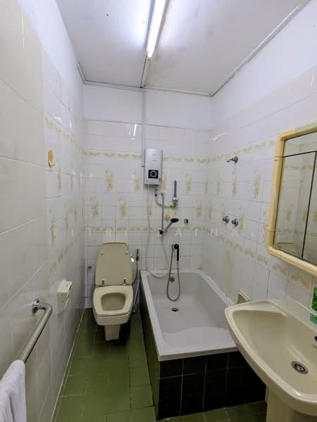 Rumah Banglo untuk Dijual di SS3 (Petaling Jaya) - Fitri Zainal - Bathroom 2 - PropertyGuru.com.my