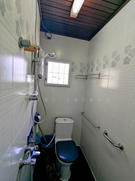 Rumah Banglo untuk Dijual di SS3 (Petaling Jaya) - Fitri Zainal - Bathroom 6 - PropertyGuru.com.my