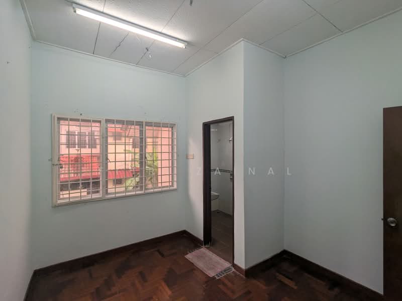 2-storey Terraced House for Sale in Taman Cheras Jaya (Cheras) - Fitri Zainal - Bedroom 2 - PropertyGuru.com.my