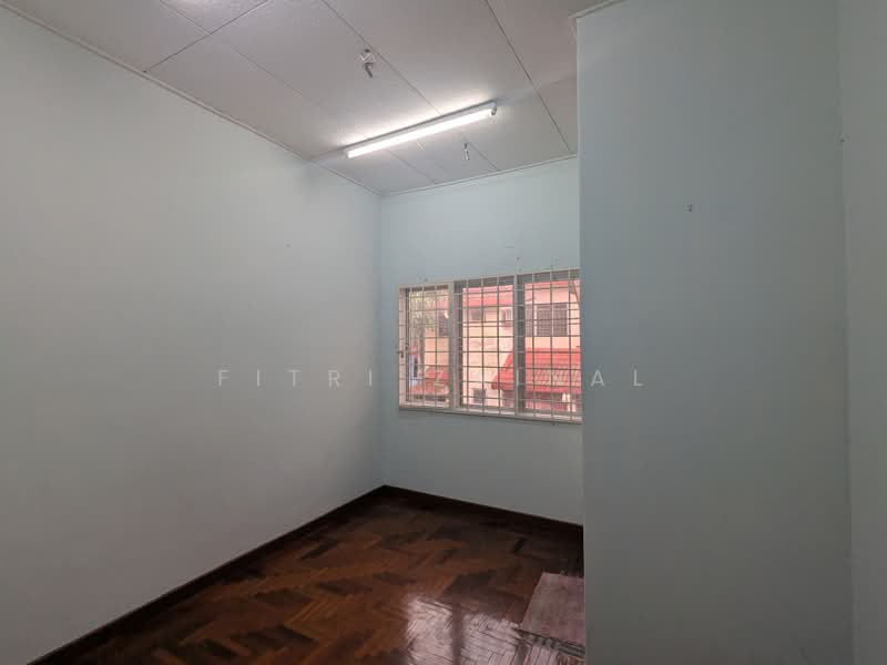 2-storey Terraced House for Sale in Taman Cheras Jaya (Cheras) - Fitri Zainal - Bedroom 2 - PropertyGuru.com.my