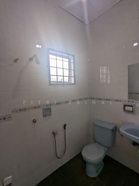 2-storey Terraced House for Sale in Taman Cheras Jaya (Cheras) - Fitri Zainal - Master Bathroom - PropertyGuru.com.my