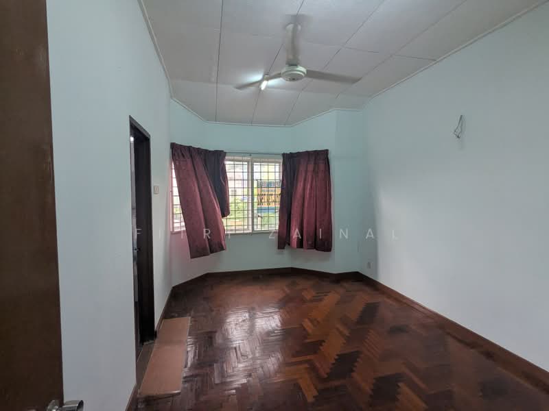 2-storey Terraced House for Sale in Taman Cheras Jaya (Cheras) - Fitri Zainal - Master Bedroom - PropertyGuru.com.my