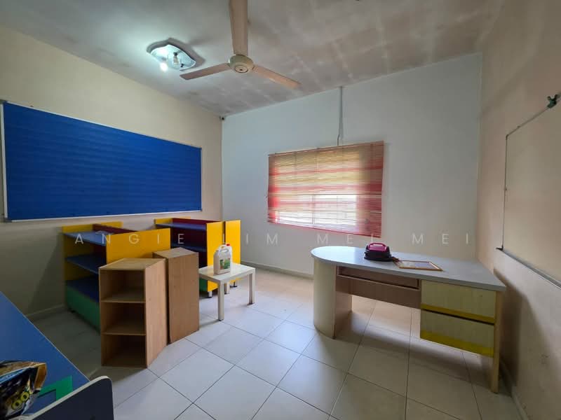 Bungalow for Sale in Klebang (Melaka) - Angie Lim Mei Mei - Study - PropertyGuru.com.my