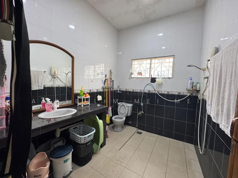 Rumah Banglo untuk Dijual di Bukit Baru (Melaka) - Angie Lim Mei Mei - Bathroom - PropertyGuru.com.my