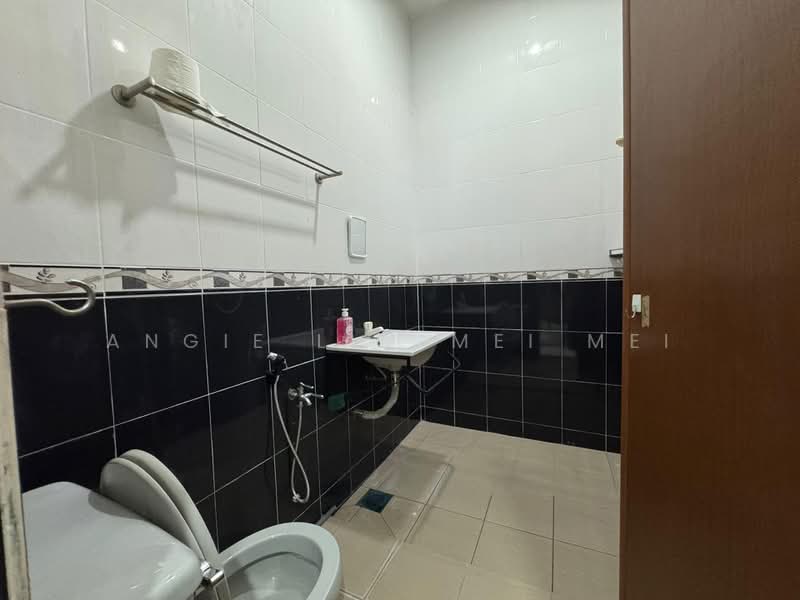 Rumah Banglo untuk Dijual di Bukit Baru (Melaka) - Angie Lim Mei Mei - Bathroom - PropertyGuru.com.my