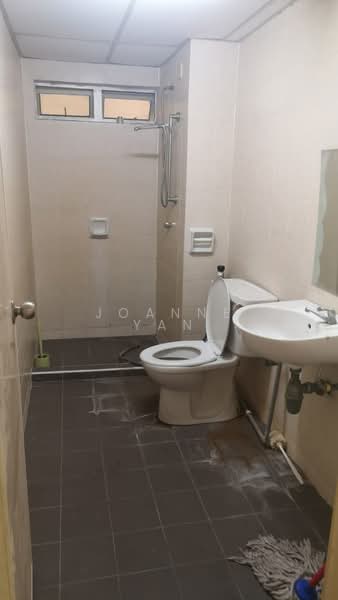 Kondominium untuk Disewa di Amadesa Resort Condominium - Joanne Yan - Bathroom - PropertyGuru.com.my