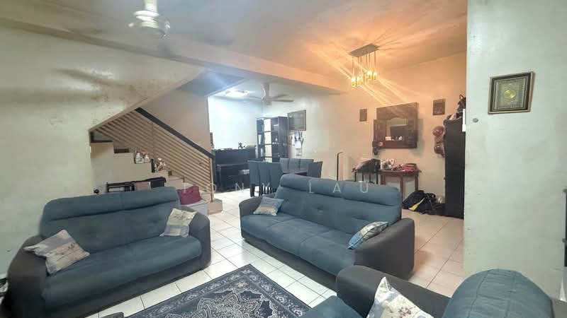 Rumah Teres 2 Tingkat untuk Dijual di Bandar Putra Permai (Seri Kembangan) - Tony Lau - Living Room - PropertyGuru.com.my