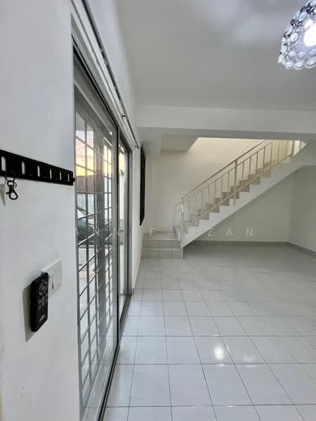 Rumah Teres 2 Tingkat untuk Dijual di Taman Bunga Raya (Serendah) - Zann Fauzan - PropertyGuru.com.my