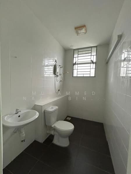 3-storey Terraced House for Sale in Taman Bangi Avenue (Bangi) - Muhammed Nazri bin Mustapha - Bathroom - PropertyGuru.com.my