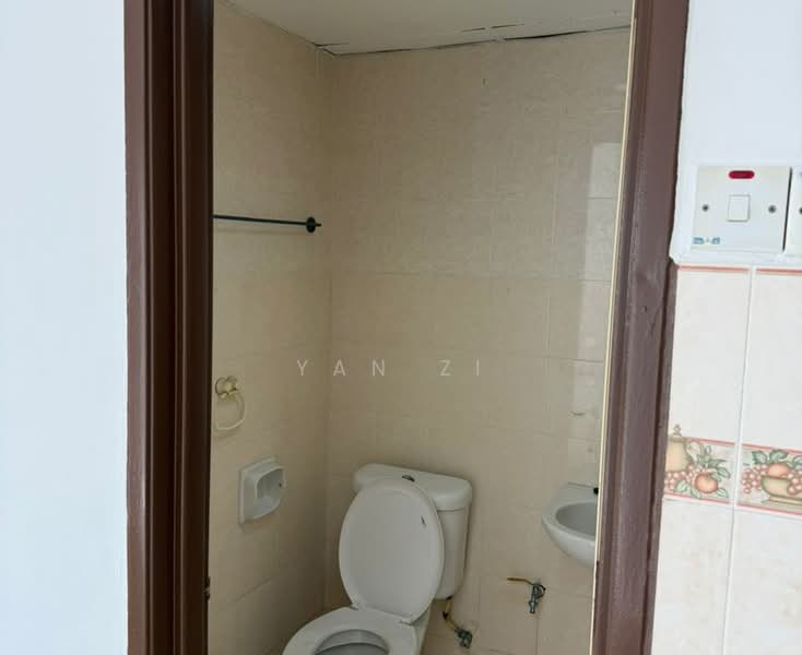 Apartment for Rent at Bayu Puteri - Yan Zi - Bathroom - PropertyGuru.com.my