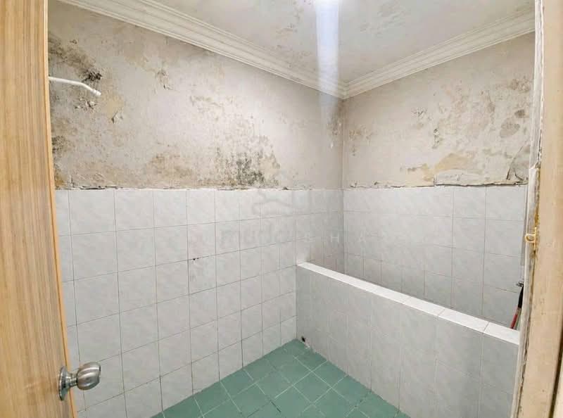 Rumah Teres 2 Tingkat untuk Dijual di Seksyen 13 (Shah Alam) - Natasha Shadan - Bathroom - PropertyGuru.com.my