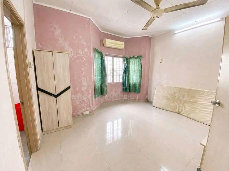 Rumah Teres 2 Tingkat untuk Dijual di Seksyen 13 (Shah Alam) - Natasha Shadan - Bedroom - PropertyGuru.com.my