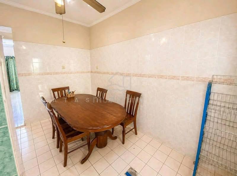 Rumah Teres 2 Tingkat untuk Dijual di Seksyen 13 (Shah Alam) - Natasha Shadan - Dining Room - PropertyGuru.com.my