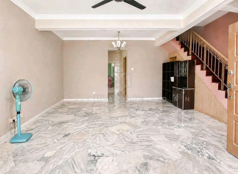 Rumah Teres 2 Tingkat untuk Dijual di Seksyen 13 (Shah Alam) - Natasha Shadan - Living Room - PropertyGuru.com.my