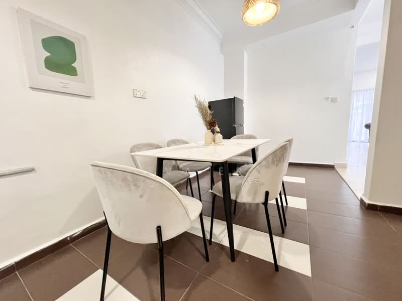Rumah Teres 2 Tingkat untuk Disewa di Bandar Baru Permas Jaya (Permas Jaya) - Eva Er - Dining Room - PropertyGuru.com.my