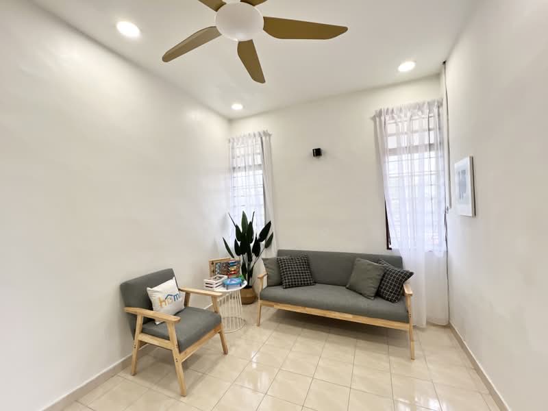 Rumah Teres 2 Tingkat untuk Disewa di Bandar Baru Permas Jaya (Permas Jaya) - Eva Er - Living Room - PropertyGuru.com.my