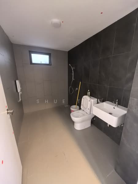 Kondominium untuk Disewa di Tuai Timur - Shue Tan - Bathroom - PropertyGuru.com.my