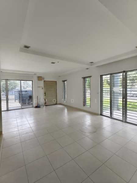 2-storey Terraced House for Sale in Taman Putra Prima (Puchong) - Edmond Yew - Living Room - PropertyGuru.com.my