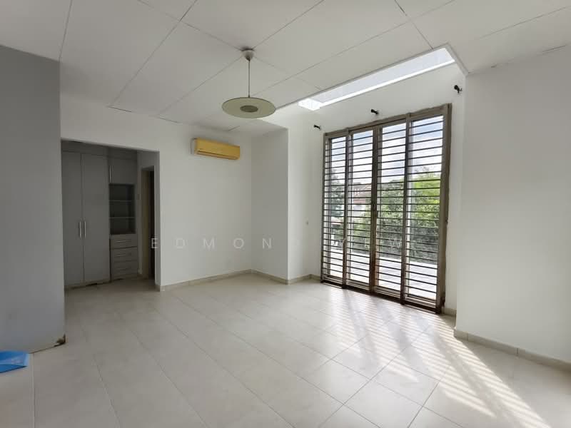 2-storey Terraced House for Sale in Taman Putra Prima (Puchong) - Edmond Yew - Living Room - PropertyGuru.com.my