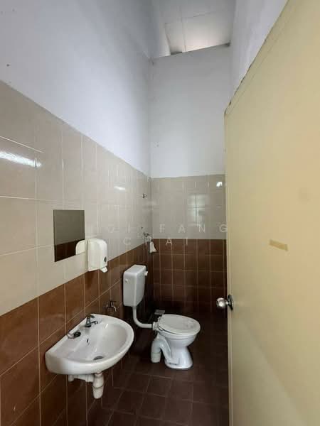 Rumah Teres 2 Tingkat untuk Dijual di Taman JP Perdana (Johor Bahru) - Moi Fang Chai - Bathroom - PropertyGuru.com.my