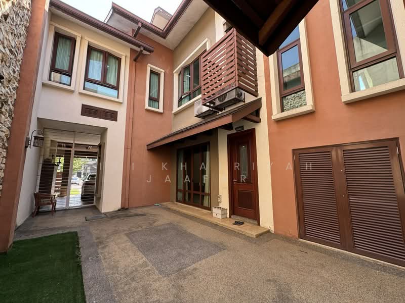 Semi-Detached House for Sale in Bukit Jelutong (Shah Alam) - SITI KHAIRIYAH JAAFAR - Exterior - PropertyGuru.com.my