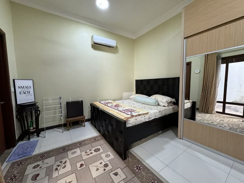 Semi-Detached House for Sale in Bukit Jelutong (Shah Alam) - SITI KHAIRIYAH JAAFAR - Bedroom - PropertyGuru.com.my