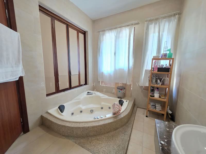 Semi-Detached House for Sale in Bukit Jelutong (Shah Alam) - SITI KHAIRIYAH JAAFAR - PropertyGuru.com.my