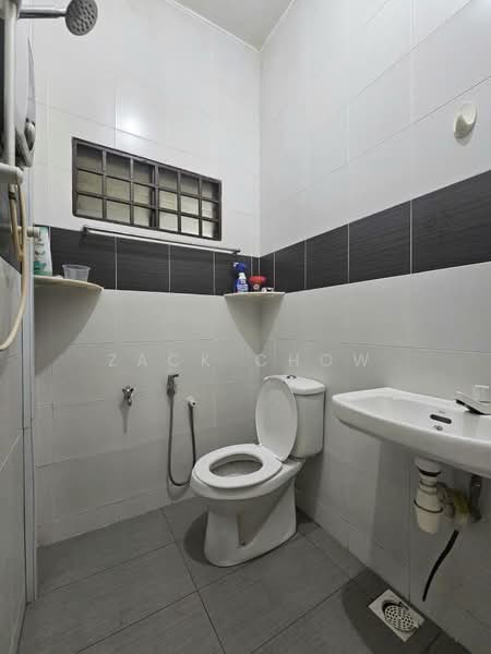 1-storey Terraced House for Sale in Taman Desa Cemerlang (Ulu Tiram) - Zack Chow - Bathroom - PropertyGuru.com.my