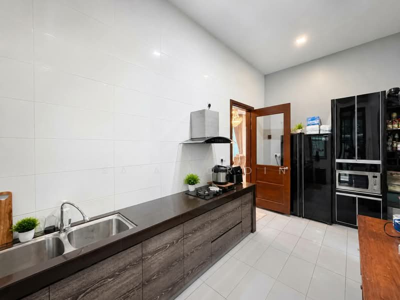 Rumah Banglo untuk Dijual di Subang Heights (Subang Jaya) - Sa'a Nordin - Kitchen - PropertyGuru.com.my
