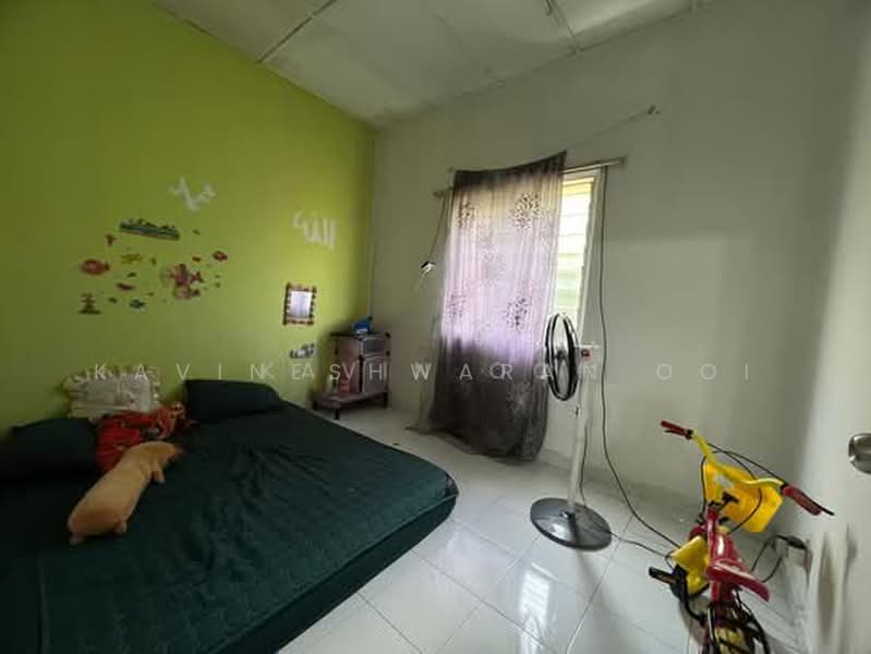 Flat for Sale at Bandar Baru Kundang - Kavineshwaran Ooi - Bedroom - PropertyGuru.com.my