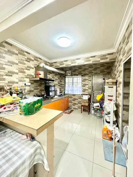 2-storey Terraced House for Sale in Taman Bukit Mewah (Tampoi) - Daniel Yong - Kitchen - PropertyGuru.com.my