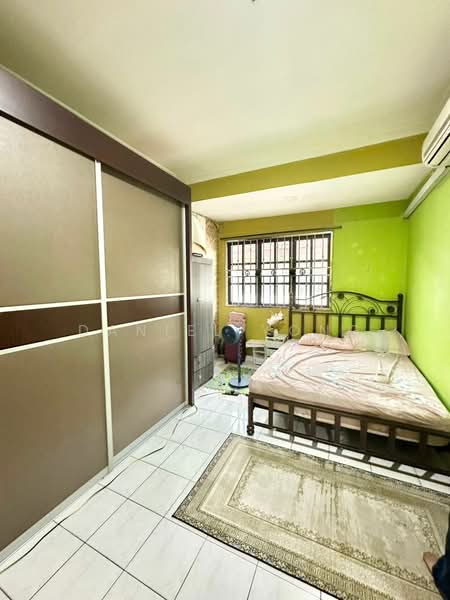 2-storey Terraced House for Sale in Taman Bukit Mewah (Tampoi) - Daniel Yong - Bedroom - PropertyGuru.com.my