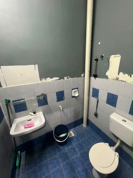 1-storey Terraced House for Sale in Taman Bestari Indah (Ulu Tiram) - Daniel Yong - Bathroom - PropertyGuru.com.my