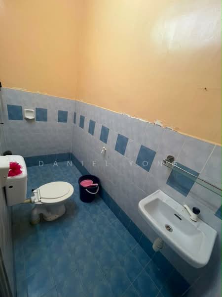1-storey Terraced House for Sale in Taman Bestari Indah (Ulu Tiram) - Daniel Yong - Bathroom - PropertyGuru.com.my
