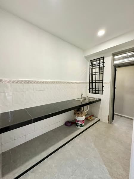 Shop for Sale in Taman Tan Sri Yaacob (Johor Bahru) - Daniel Yong - Kitchen - PropertyGuru.com.my
