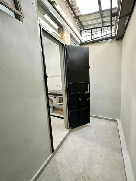 Shop for Sale in Taman Tan Sri Yaacob (Johor Bahru) - Daniel Yong - Kitchen - PropertyGuru.com.my