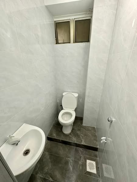 Shop for Sale in Taman Tan Sri Yaacob (Johor Bahru) - Daniel Yong - Bathroom - PropertyGuru.com.my