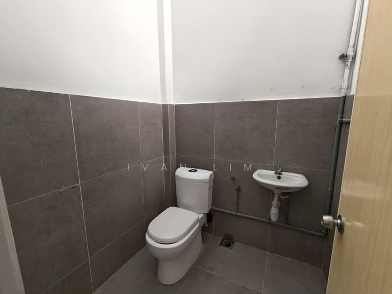 Rumah Teres 2 Tingkat untuk Dijual di Taman Overseas Union (Taman Oug) (Jalan Klang Lama (Old Klang Road)) - Ivan Lim - Bathroom - PropertyGuru.com.my