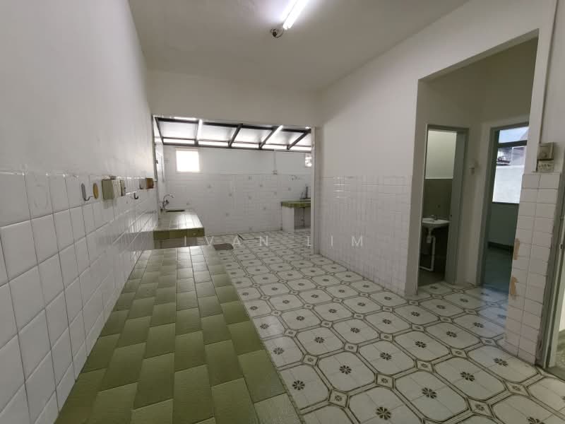 Rumah Teres 2 Tingkat untuk Dijual di Taman Overseas Union (Taman Oug) (Jalan Klang Lama (Old Klang Road)) - Ivan Lim - Kitchen - PropertyGuru.com.my