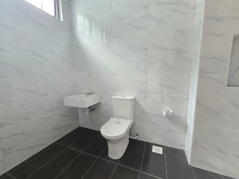 Semi-Detached House for Sale in Senai (Johor) - Fong Lik - Bathroom - PropertyGuru.com.my