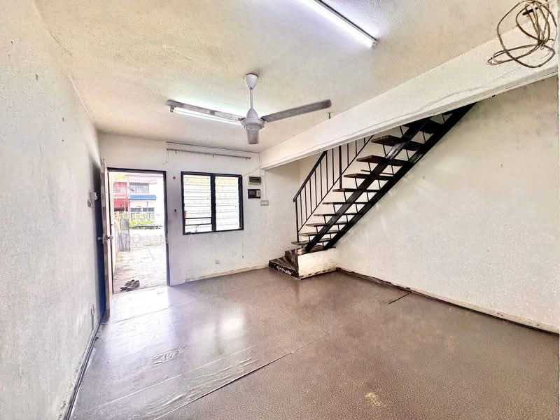 Rumah Teres 2 Tingkat untuk Dijual di Shah Alam (Selangor) - Mohammad Omar - Living Room - PropertyGuru.com.my