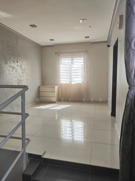 Rumah Teres 1.5 Tingkat untuk Dijual di Kawasan 18 (Klang) - Lim Wei Keat - Upstair living - PropertyGuru.com.my