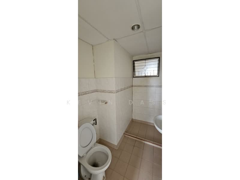 Pangsapuri untuk Dijual di Pangsapuri Saraka - Kevin Dass - Bathroom - PropertyGuru.com.my